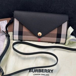 BURBERRY CROSS BODY / WALLET
